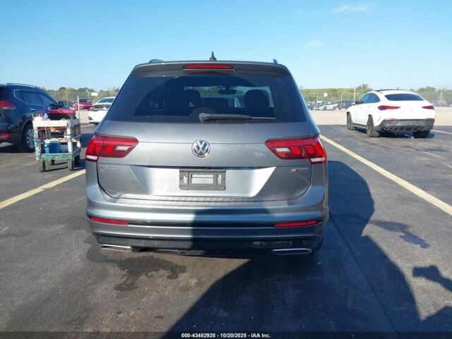 Серый Фольксваген Тигуан, объемом двигателя 2 л и пробегом 120 тыс. км за 14000 $, фото 6 на Automoto.ua