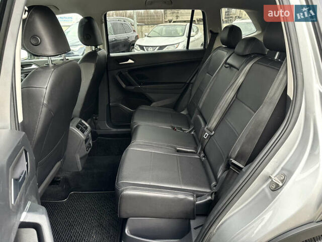 Серый Фольксваген Тигуан, объемом двигателя 2 л и пробегом 124 тыс. км за 16999 $, фото 18 на Automoto.ua