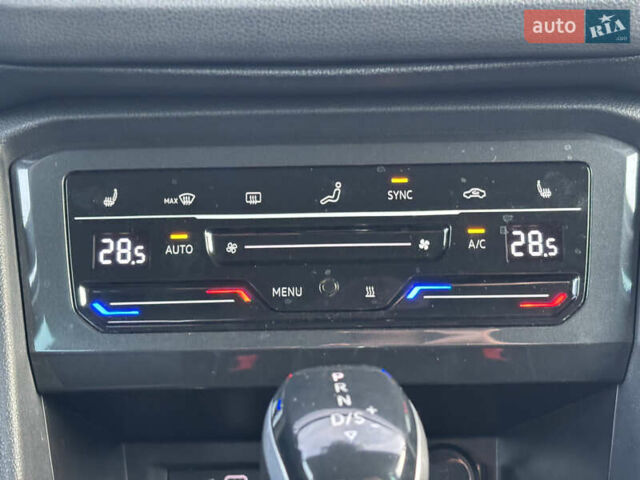 Серый Фольксваген Тигуан, объемом двигателя 1.97 л и пробегом 180 тыс. км за 31000 $, фото 22 на Automoto.ua