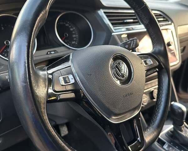 Серый Фольксваген Тигуан, объемом двигателя 1.97 л и пробегом 212 тыс. км за 26500 $, фото 6 на Automoto.ua