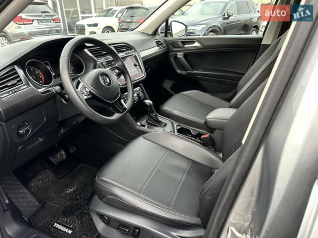 Серый Фольксваген Тигуан, объемом двигателя 2 л и пробегом 124 тыс. км за 16999 $, фото 12 на Automoto.ua