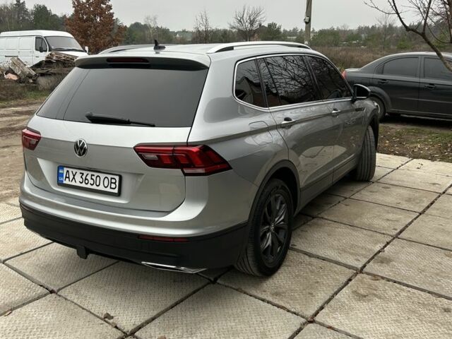 Сірий Фольксваген Тігуан, об'ємом двигуна 2 л та пробігом 63 тис. км за 25900 $, фото 2 на Automoto.ua