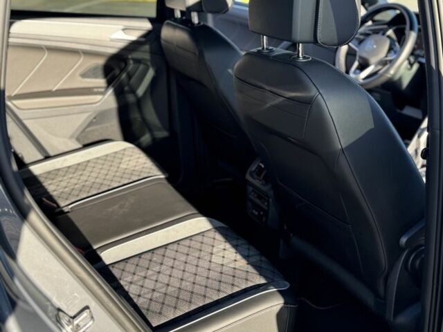 Серый Фольксваген Тигуан, объемом двигателя 2 л и пробегом 52 тыс. км за 36999 $, фото 12 на Automoto.ua