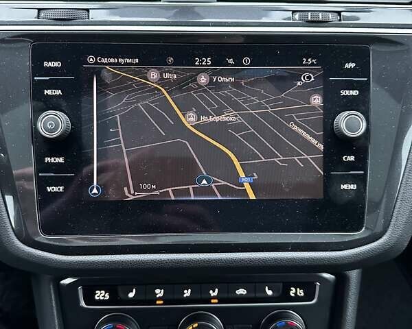 Серый Фольксваген Тигуан, объемом двигателя 2 л и пробегом 67 тыс. км за 25999 $, фото 28 на Automoto.ua