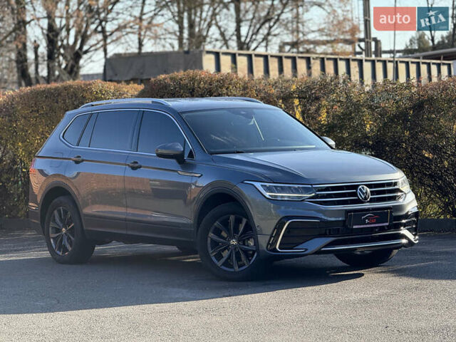 Серый Фольксваген Тигуан, объемом двигателя 2 л и пробегом 120 тыс. км за 23500 $, фото 3 на Automoto.ua