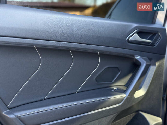 Серый Фольксваген Тигуан, объемом двигателя 2 л и пробегом 120 тыс. км за 23500 $, фото 40 на Automoto.ua