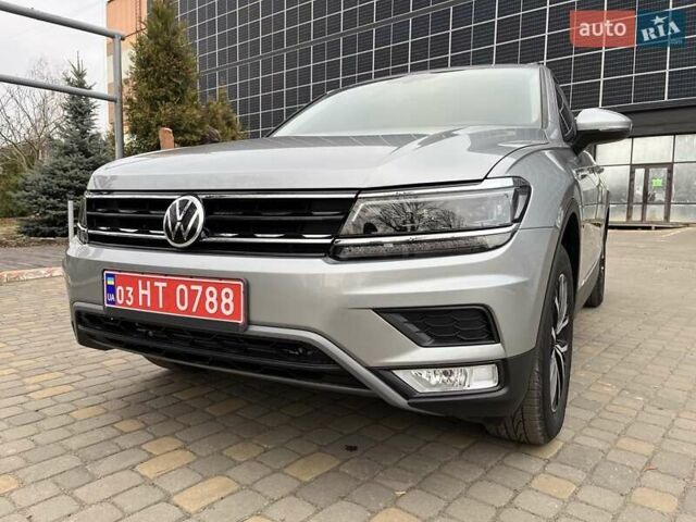 Серый Фольксваген Тигуан, объемом двигателя 2 л и пробегом 119 тыс. км за 19500 $, фото 23 на Automoto.ua