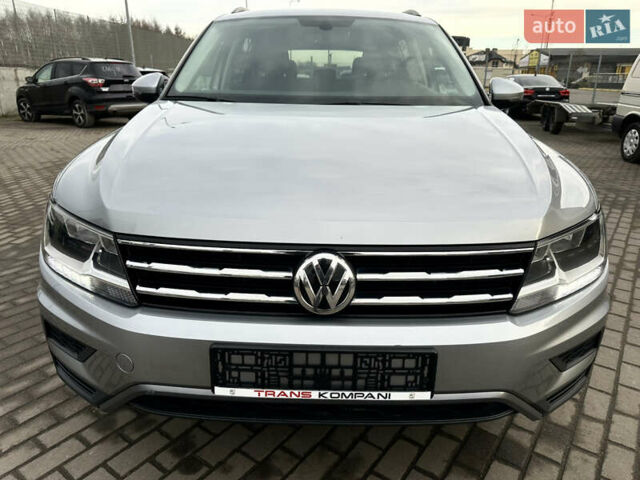 Серый Фольксваген Тигуан, объемом двигателя 2 л и пробегом 124 тыс. км за 16999 $, фото 1 на Automoto.ua