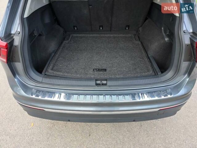 Серый Фольксваген Тигуан, объемом двигателя 1.98 л и пробегом 92 тыс. км за 24500 $, фото 22 на Automoto.ua