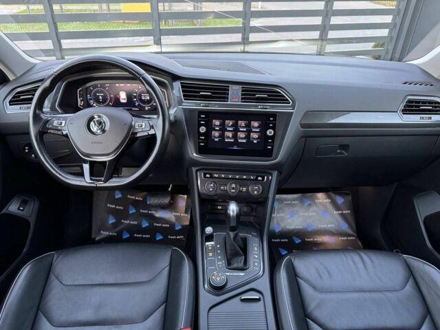 Серый Фольксваген Тигуан, объемом двигателя 2 л и пробегом 172 тыс. км за 33700 $, фото 3 на Automoto.ua