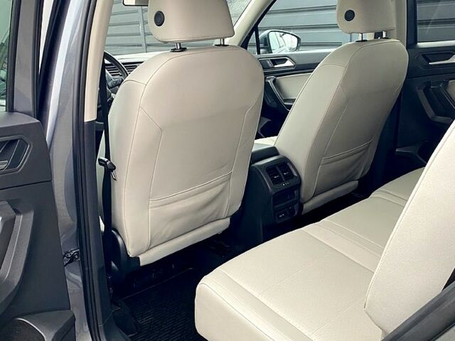 Серый Фольксваген Тигуан, объемом двигателя 2 л и пробегом 33 тыс. км за 22700 $, фото 9 на Automoto.ua