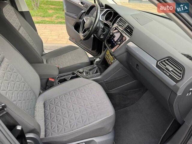 Сірий Фольксваген Тігуан, об'ємом двигуна 1.97 л та пробігом 51 тис. км за 34500 $, фото 50 на Automoto.ua