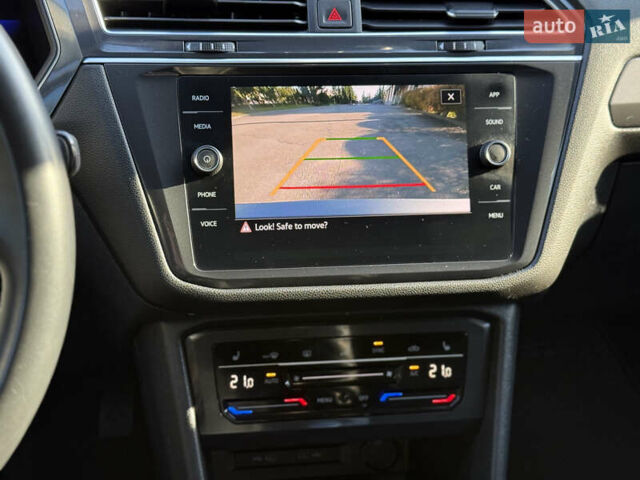 Серый Фольксваген Тигуан, объемом двигателя 2 л и пробегом 120 тыс. км за 23500 $, фото 27 на Automoto.ua