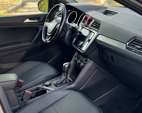 Серый Фольксваген Тигуан, объемом двигателя 1.98 л и пробегом 82 тыс. км за 21499 $, фото 17 на Automoto.ua