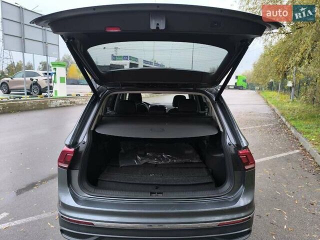 Сірий Фольксваген Тігуан, об'ємом двигуна 2 л та пробігом 63 тис. км за 23400 $, фото 19 на Automoto.ua