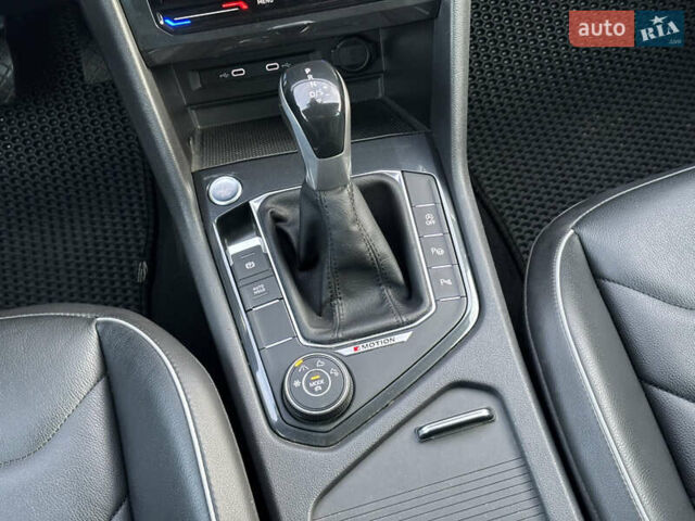 Серый Фольксваген Тигуан, объемом двигателя 1.97 л и пробегом 180 тыс. км за 31000 $, фото 20 на Automoto.ua