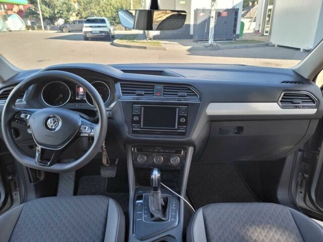 Серый Фольксваген Тигуан, объемом двигателя 2 л и пробегом 86 тыс. км за 17500 $, фото 5 на Automoto.ua