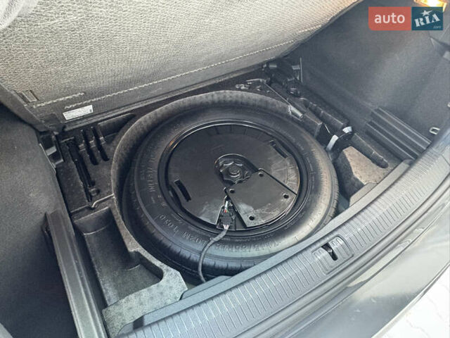 Серый Фольксваген Тигуан, объемом двигателя 2 л и пробегом 176 тыс. км за 27950 $, фото 80 на Automoto.ua