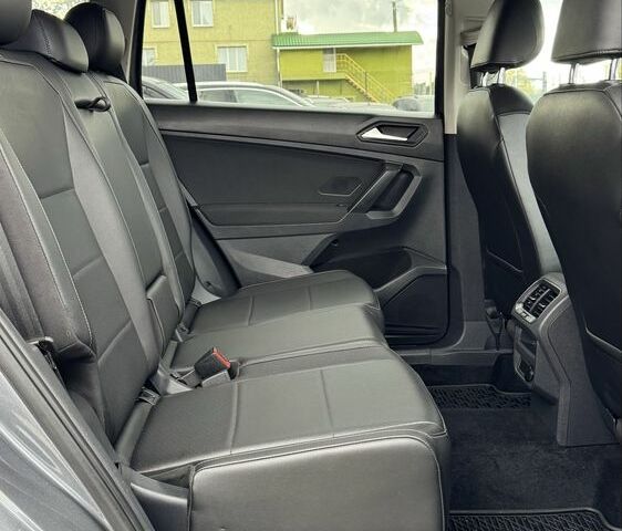 Сірий Фольксваген Тігуан, об'ємом двигуна 2 л та пробігом 97 тис. км за 19900 $, фото 17 на Automoto.ua