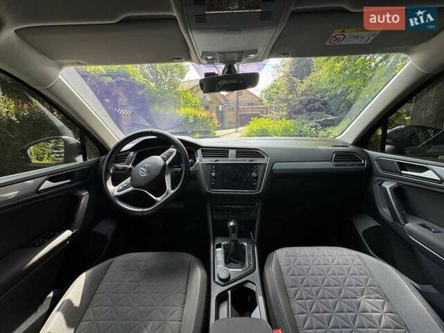 Сірий Фольксваген Тігуан, об'ємом двигуна 1.98 л та пробігом 130 тис. км за 27000 $, фото 16 на Automoto.ua