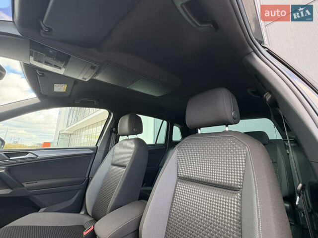 Серый Фольксваген Тигуан, объемом двигателя 2 л и пробегом 176 тыс. км за 27950 $, фото 86 на Automoto.ua