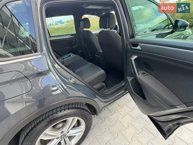 Серый Фольксваген Тигуан, объемом двигателя 2 л и пробегом 176 тыс. км за 27950 $, фото 72 на Automoto.ua