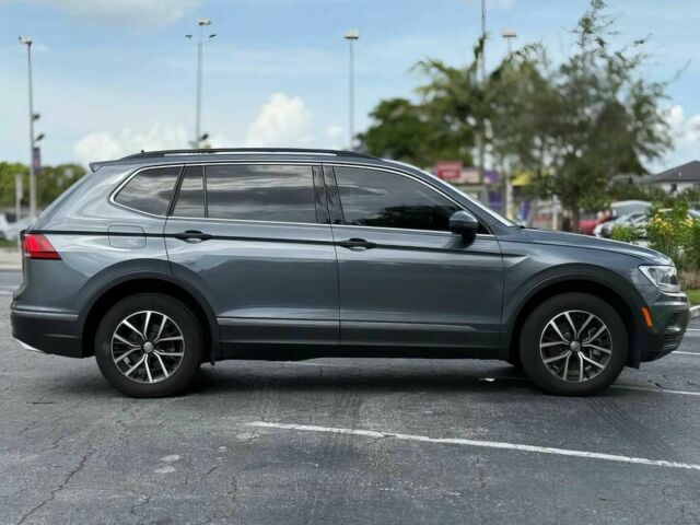 Сірий Фольксваген Тігуан, об'ємом двигуна 2 л та пробігом 13 тис. км за 10000 $, фото 6 на Automoto.ua