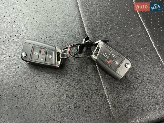 Серый Фольксваген Тигуан, объемом двигателя 2 л и пробегом 124 тыс. км за 16999 $, фото 14 на Automoto.ua