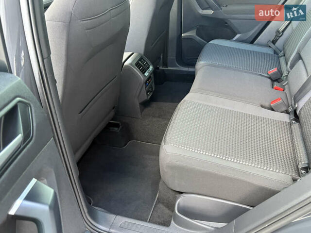 Серый Фольксваген Тигуан, объемом двигателя 2 л и пробегом 176 тыс. км за 27950 $, фото 70 на Automoto.ua