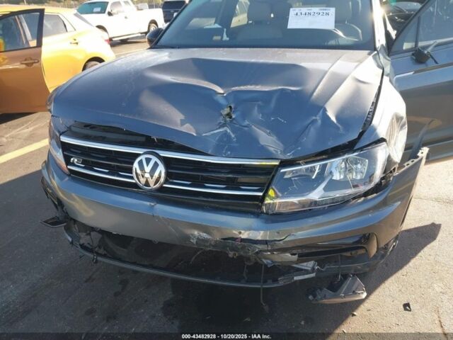 Серый Фольксваген Тигуан, объемом двигателя 2 л и пробегом 120 тыс. км за 14000 $, фото 1 на Automoto.ua