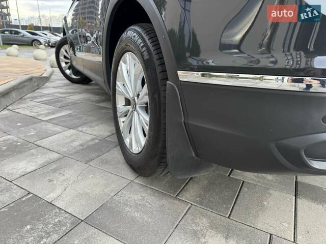 Сірий Фольксваген Тігуан, об'ємом двигуна 1.97 л та пробігом 51 тис. км за 34500 $, фото 2 на Automoto.ua