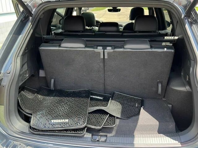 Серый Фольксваген Тигуан, объемом двигателя 2 л и пробегом 38 тыс. км за 13000 $, фото 15 на Automoto.ua