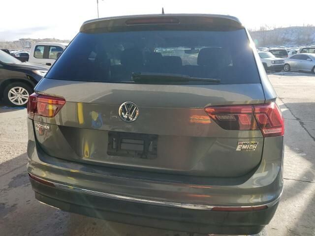 Серый Фольксваген Тигуан, объемом двигателя 2 л и пробегом 124 тыс. км за 11300 $, фото 4 на Automoto.ua