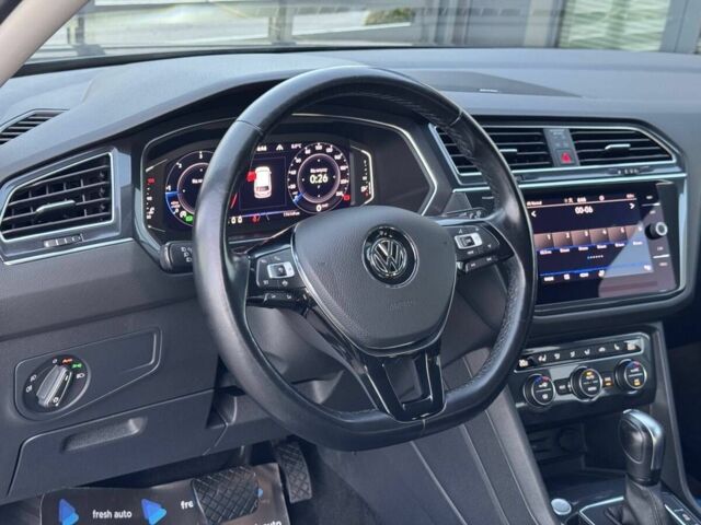 Серый Фольксваген Тигуан, объемом двигателя 2 л и пробегом 172 тыс. км за 33700 $, фото 16 на Automoto.ua