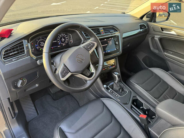 Серый Фольксваген Тигуан, объемом двигателя 1.97 л и пробегом 30 тыс. км за 35000 $, фото 15 на Automoto.ua