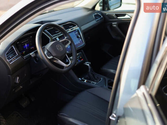 Серый Фольксваген Тигуан, объемом двигателя 1.98 л и пробегом 82 тыс. км за 25000 $, фото 4 на Automoto.ua