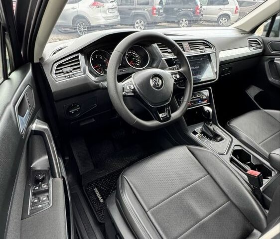 Сірий Фольксваген Тігуан, об'ємом двигуна 2 л та пробігом 97 тис. км за 19900 $, фото 9 на Automoto.ua