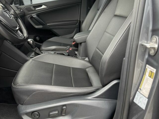 Сірий Фольксваген Тігуан, об'ємом двигуна 2 л та пробігом 98 тис. км за 24900 $, фото 12 на Automoto.ua