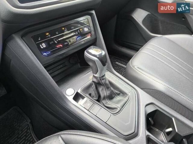 Сірий Фольксваген Тігуан, об'ємом двигуна 2 л та пробігом 63 тис. км за 23400 $, фото 32 на Automoto.ua