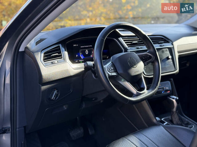 Серый Фольксваген Тигуан, объемом двигателя 2 л и пробегом 120 тыс. км за 23500 $, фото 42 на Automoto.ua