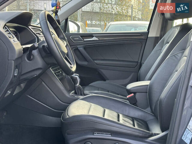 Серый Фольксваген Тигуан, объемом двигателя 1.97 л и пробегом 180 тыс. км за 31000 $, фото 14 на Automoto.ua