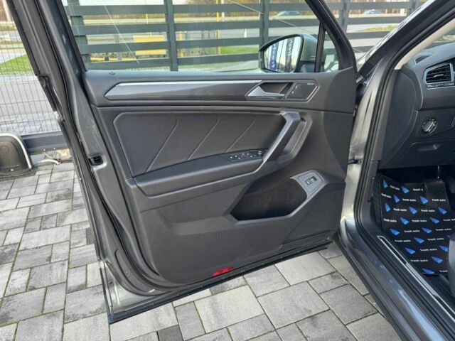 Серый Фольксваген Тигуан, объемом двигателя 2 л и пробегом 172 тыс. км за 33700 $, фото 13 на Automoto.ua