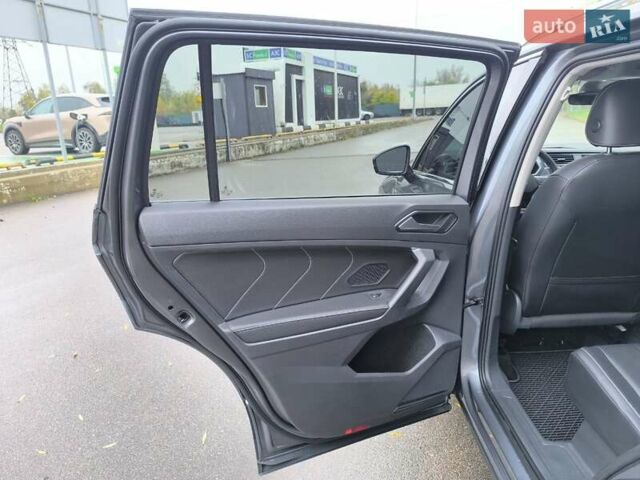 Сірий Фольксваген Тігуан, об'ємом двигуна 2 л та пробігом 63 тис. км за 23400 $, фото 18 на Automoto.ua