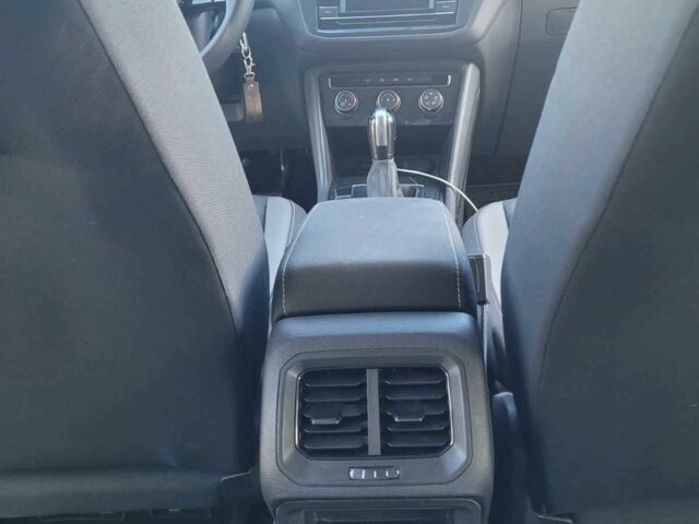 Серый Фольксваген Тигуан, объемом двигателя 2 л и пробегом 86 тыс. км за 17500 $, фото 8 на Automoto.ua