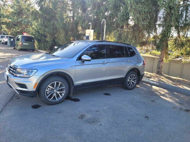 Серый Фольксваген Тигуан, объемом двигателя 2 л и пробегом 86 тыс. км за 17500 $, фото 2 на Automoto.ua