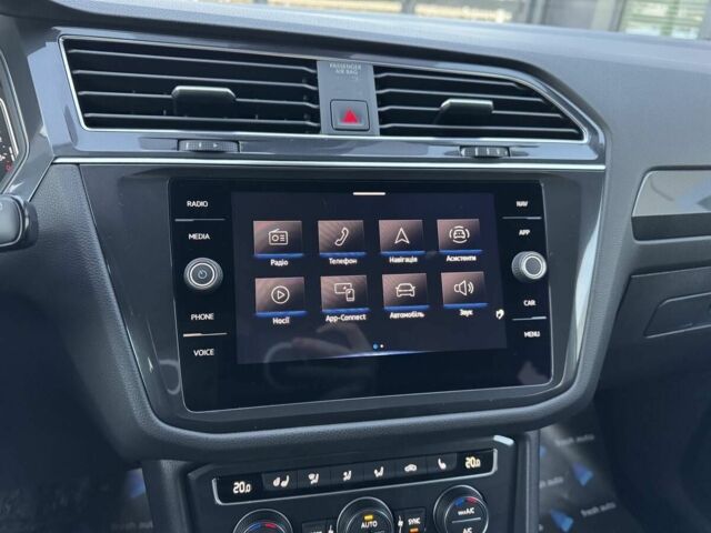 Серый Фольксваген Тигуан, объемом двигателя 2 л и пробегом 172 тыс. км за 33700 $, фото 4 на Automoto.ua