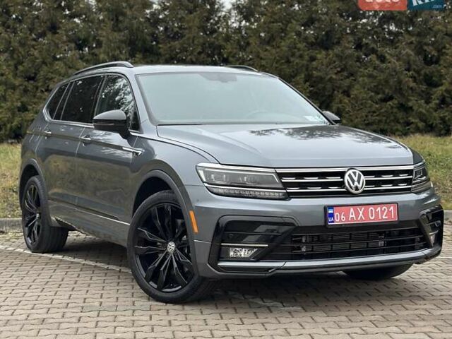 Серый Фольксваген Тигуан, объемом двигателя 2 л и пробегом 67 тыс. км за 25999 $, фото 2 на Automoto.ua