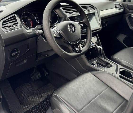 Сірий Фольксваген Тігуан, об'ємом двигуна 2 л та пробігом 97 тис. км за 19900 $, фото 10 на Automoto.ua