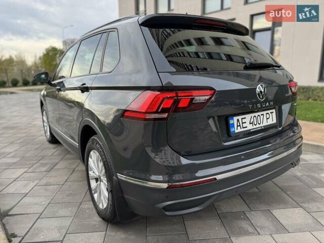 Серый Фольксваген Тигуан, объемом двигателя 1.97 л и пробегом 51 тыс. км за 34500 $, фото 4 на Automoto.ua