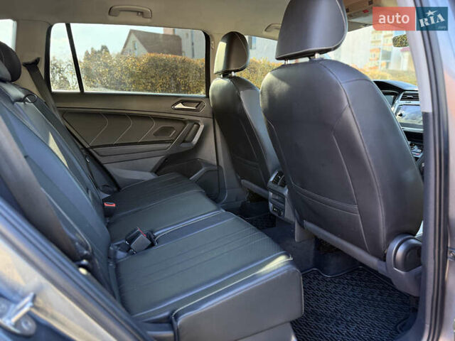 Серый Фольксваген Тигуан, объемом двигателя 2 л и пробегом 120 тыс. км за 23500 $, фото 33 на Automoto.ua